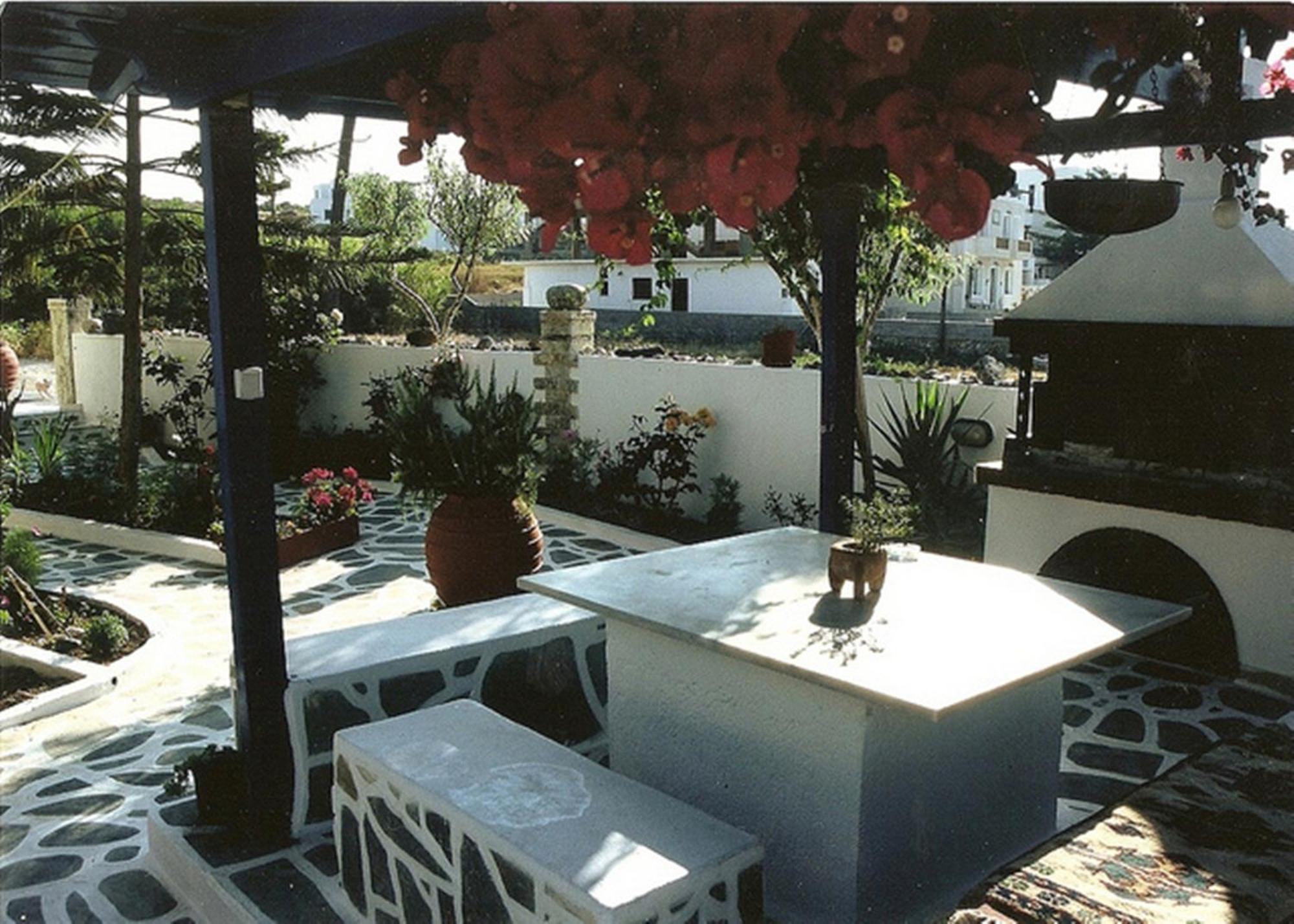 Tina'S Apartments Adamantas  Bagian luar foto